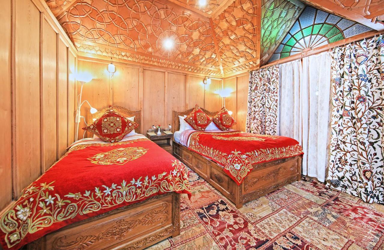 فندق Kolu Group Of Houseboats Srīnagar المظهر الخارجي الصورة
