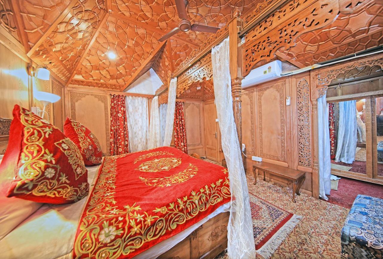 فندق Kolu Group Of Houseboats Srīnagar المظهر الخارجي الصورة