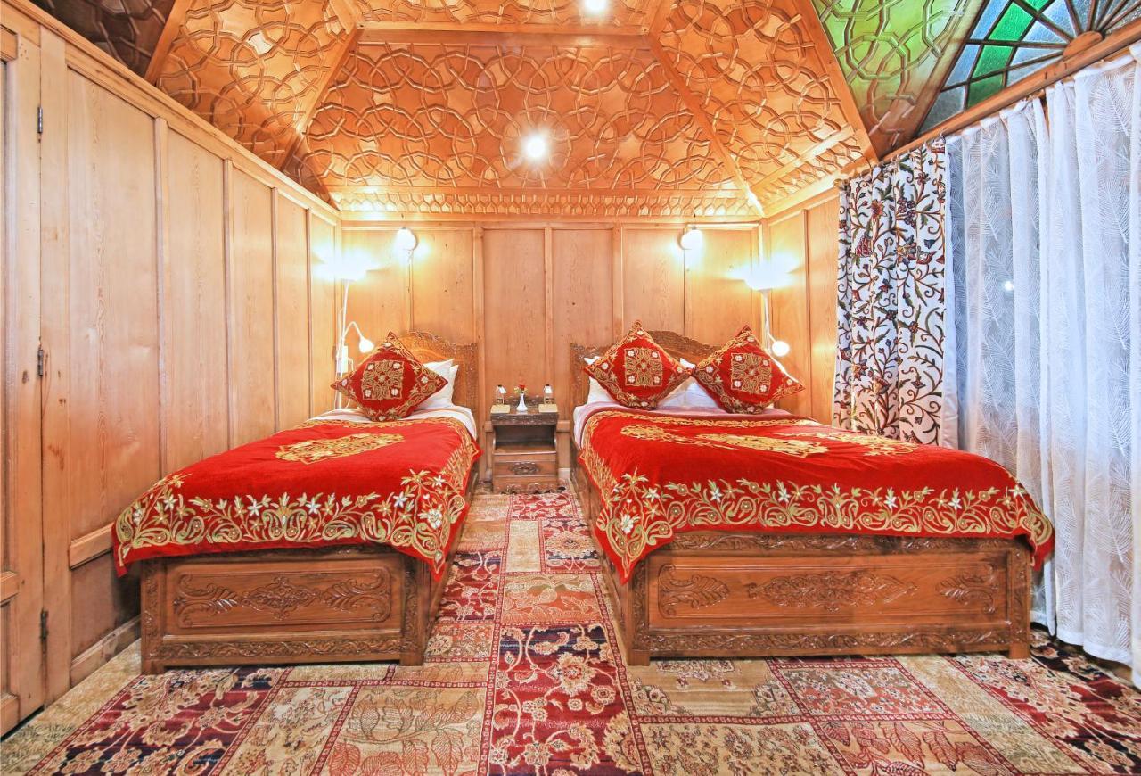 فندق Kolu Group Of Houseboats Srīnagar المظهر الخارجي الصورة