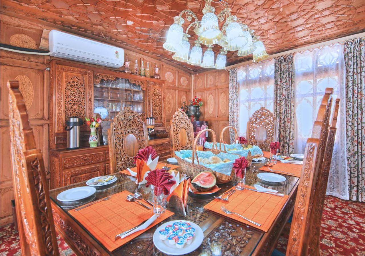 فندق Kolu Group Of Houseboats Srīnagar المظهر الخارجي الصورة