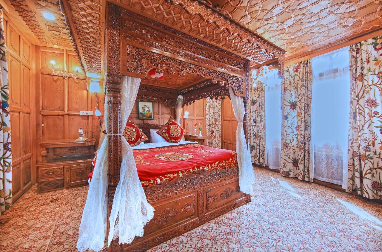 فندق Kolu Group Of Houseboats Srīnagar المظهر الخارجي الصورة