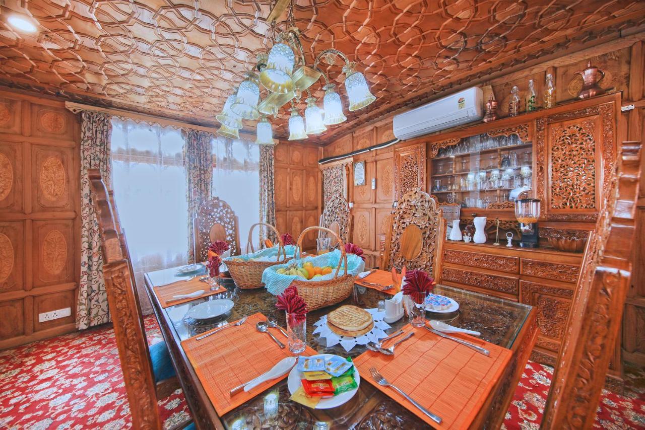 فندق Kolu Group Of Houseboats Srīnagar المظهر الخارجي الصورة