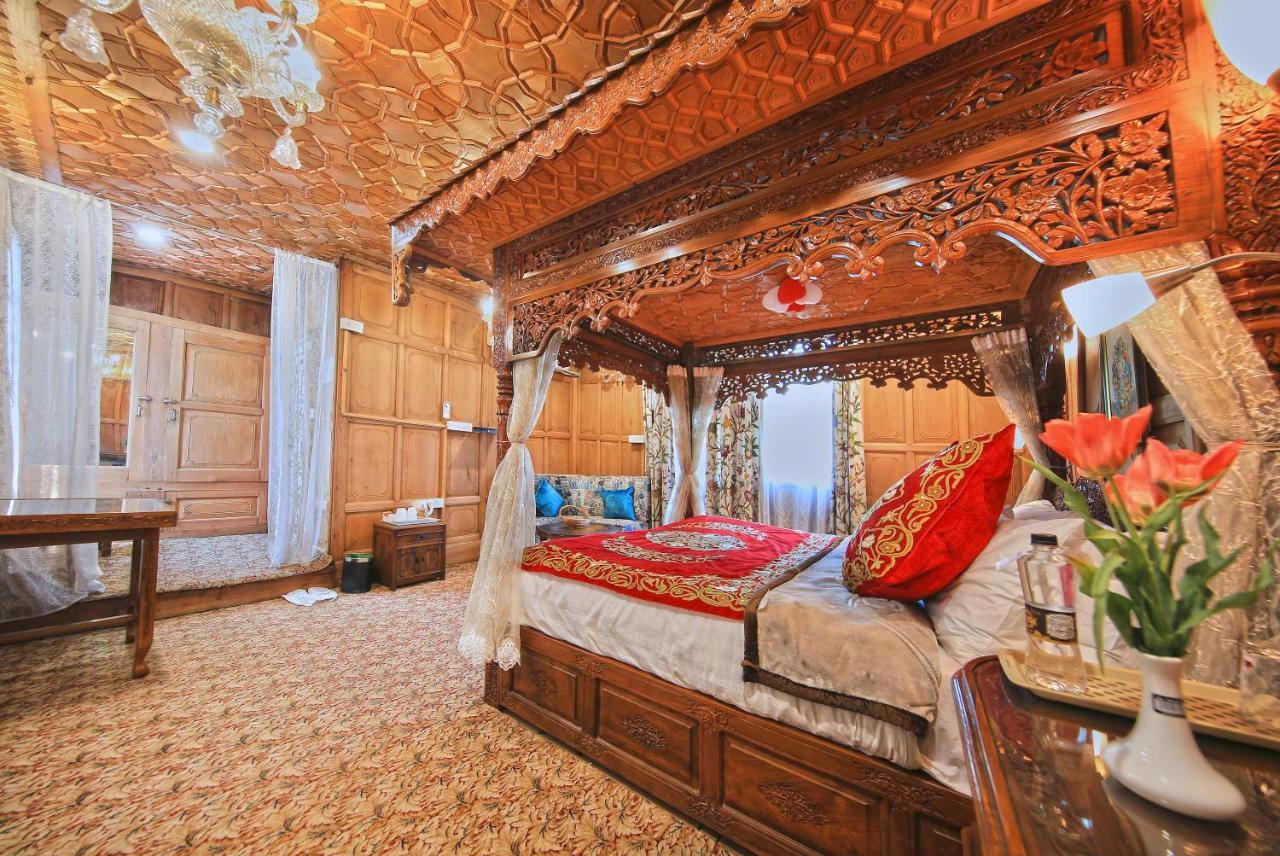 فندق Kolu Group Of Houseboats Srīnagar المظهر الخارجي الصورة