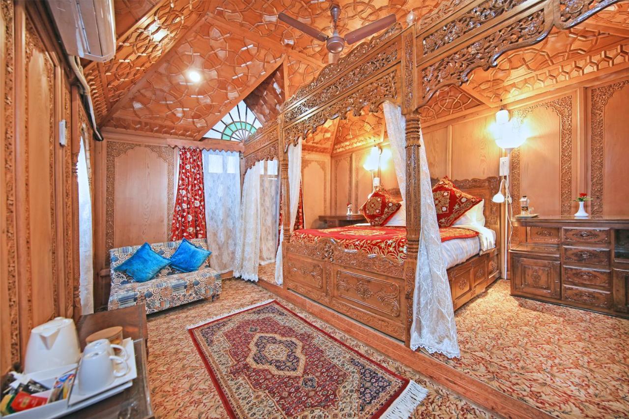 فندق Kolu Group Of Houseboats Srīnagar المظهر الخارجي الصورة