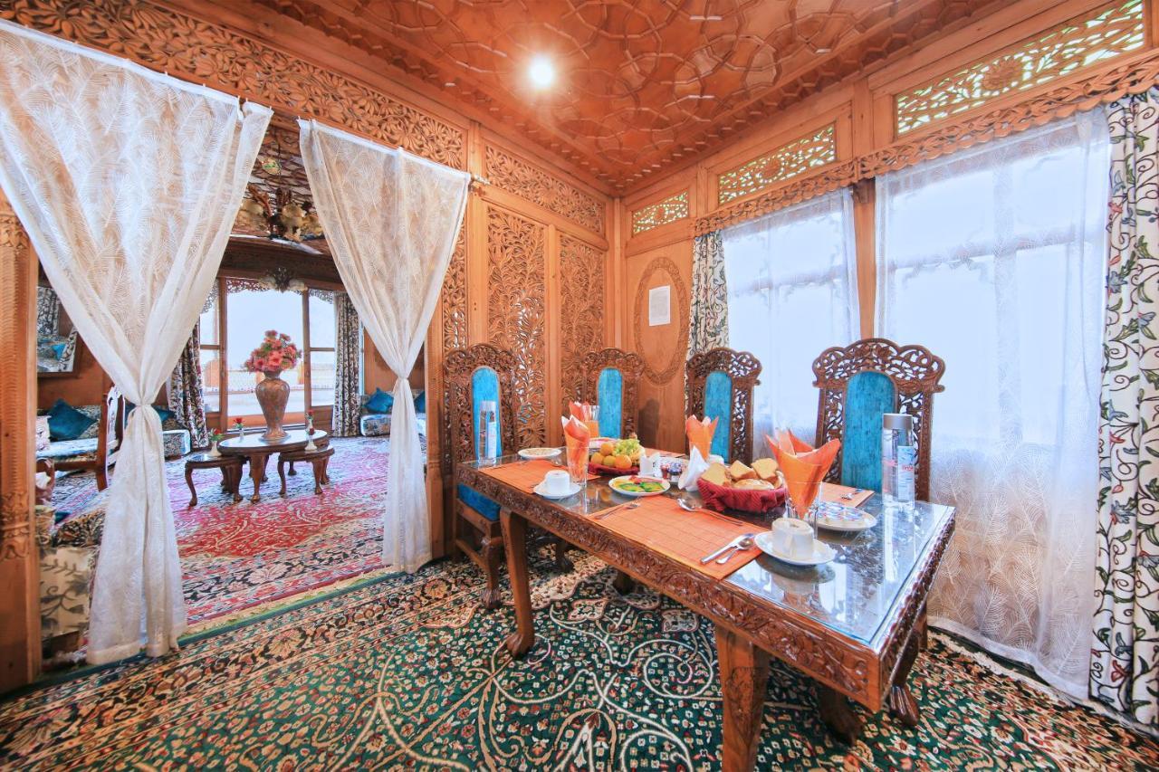 فندق Kolu Group Of Houseboats Srīnagar المظهر الخارجي الصورة